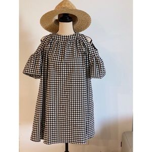 Gingham dress with puff sleeves